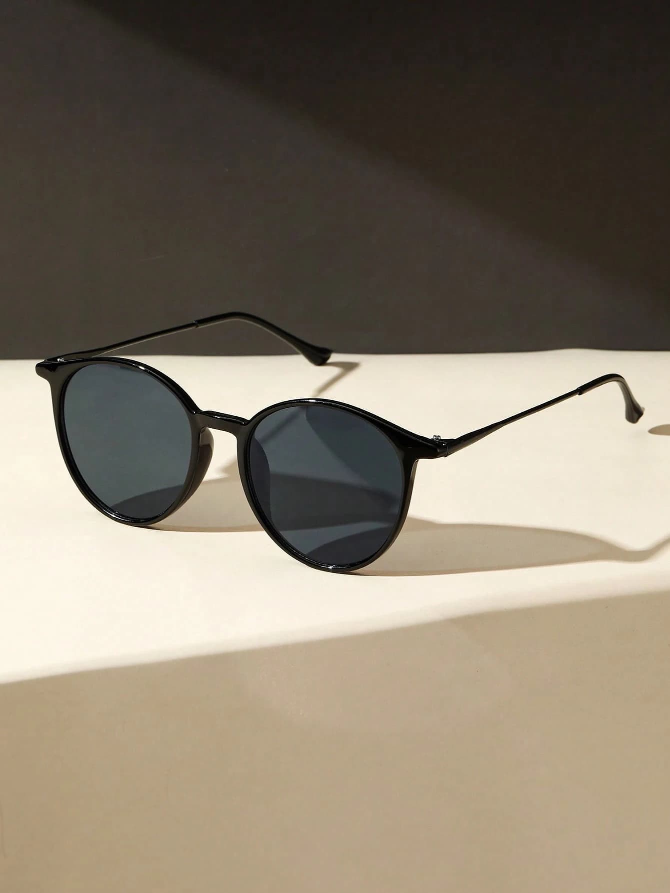 1PC Round Metal Fashion With Plastic Frame Women's Sunglasses For Men's Tone of Daily Life Glass Accessories.