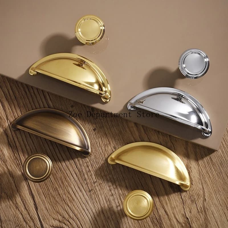 Maniglia a conchiglia Maniglia per cassetto dell'armadio da cucina Armadio francese di lusso leggero Porta dell'armadio Armadio in bronzo americano Maniglia per porta in ottone