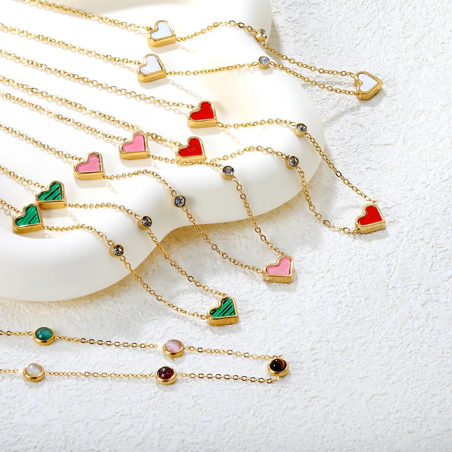 Collana da ragazza dolce e carina in acciaio inossidabile placcato oro con cuore intarsiato di diamanti bianchi, gioiello alla moda per appuntamenti, regalo giovanile.