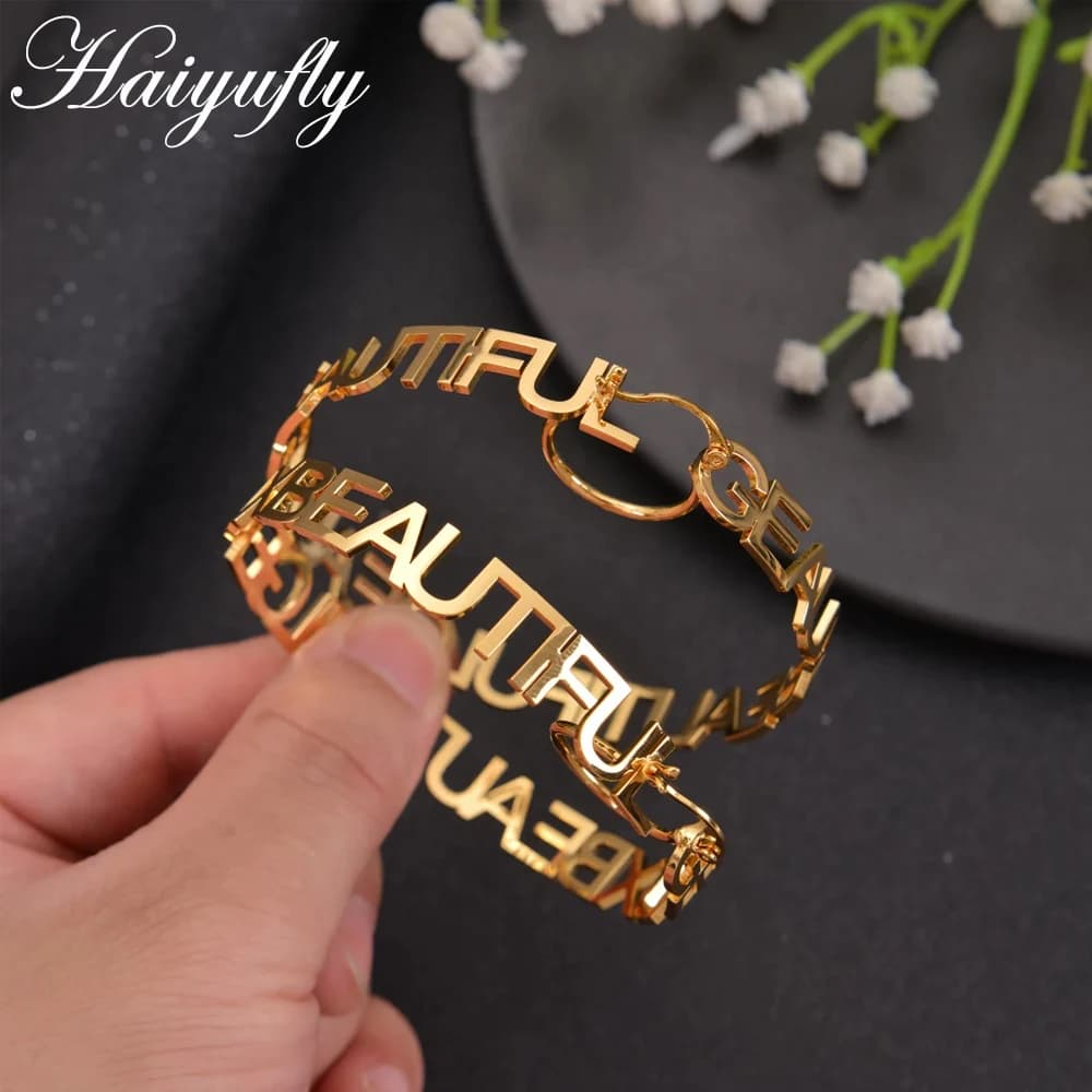 Haiyufly orecchini personalizzati con nome personalizzato per le donne ragazze in acciaio inossidabile lettera orecchino a cerchio madre bambini regalo di gioielli di compleanno