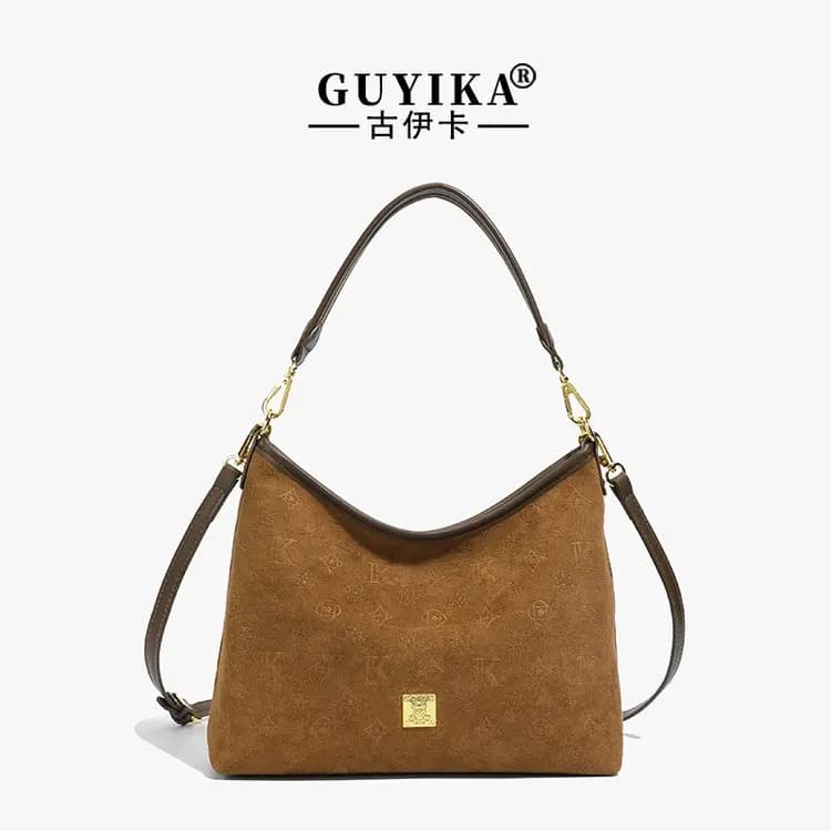 Borsa messenger vintage unica da donna con pelle testurizzata e look chic, include un'ampia borsa interna multiuso per pannolini.