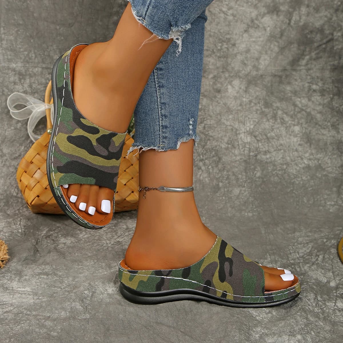 Pantofole con zeppa verde militare moda donna estate nuovi sandali con tacco basso leggeri donna taglie forti 43 scivoli da spiaggia antiscivolo casual