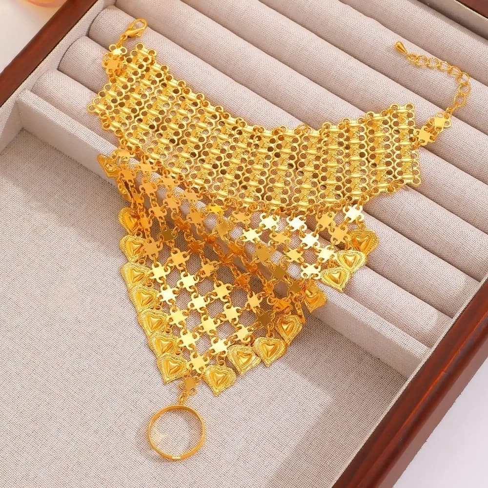 Bracciale Multistrato alla Moda con Nappe, Catena a Cuore Dorato per il Dorso della Mano, Catena per Dita Stile Etnico Resistente, Accessorio da Palcoscenico