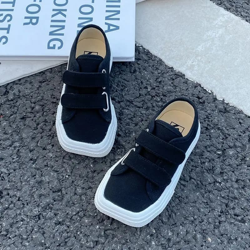 2026 Primavera Autunno Nuovi bambini Scarpe di tela Suola morbida Cinturino in velcro Punta quadrata Sneakers Stile coreano Casual per le ragazze dei ragazzi