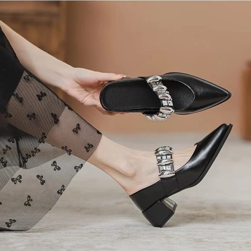 Nuovi Sandali Estivi 2026 da Donna con Punta Chiusa, Mezze Ciabatte con Catena Metallica Argento, Tacco Grosso, Mules Slip-On per Esterni