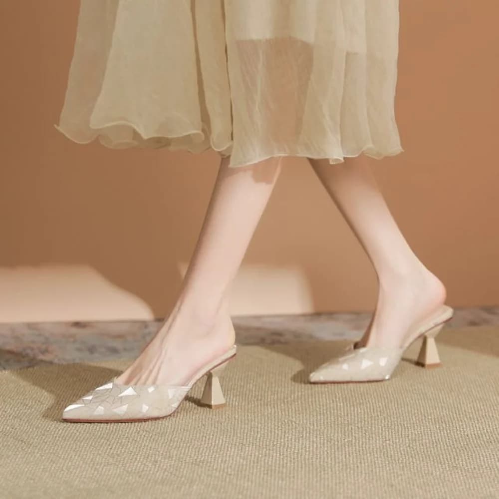 Mules beige chiaro con paillettes e punta affusolata, sandali con tacco a cono slip-on per occasioni speciali