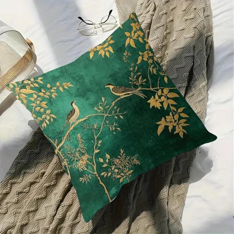 VIKAMA Elegant Emerald Velvet Cushion Covers, perfect for modern homes, sofas, bedrooms, and living room decor