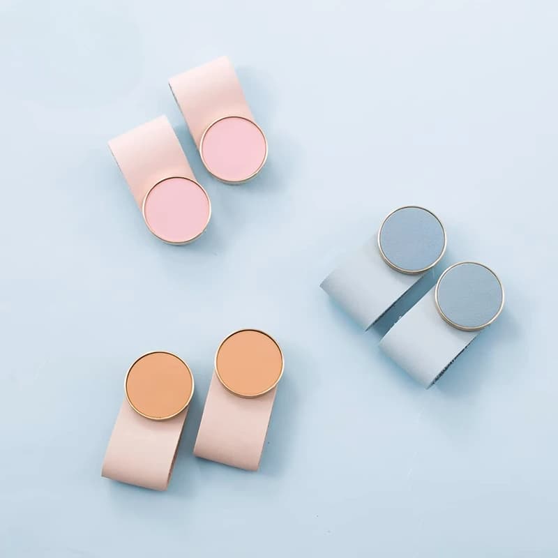1 PC Maniglie per mobili in pelle + ottone Pomelli per cassetti colorati per camera dei bambini Maniglie per guardaroba per camera da letto Ferramenta per mobili moderni