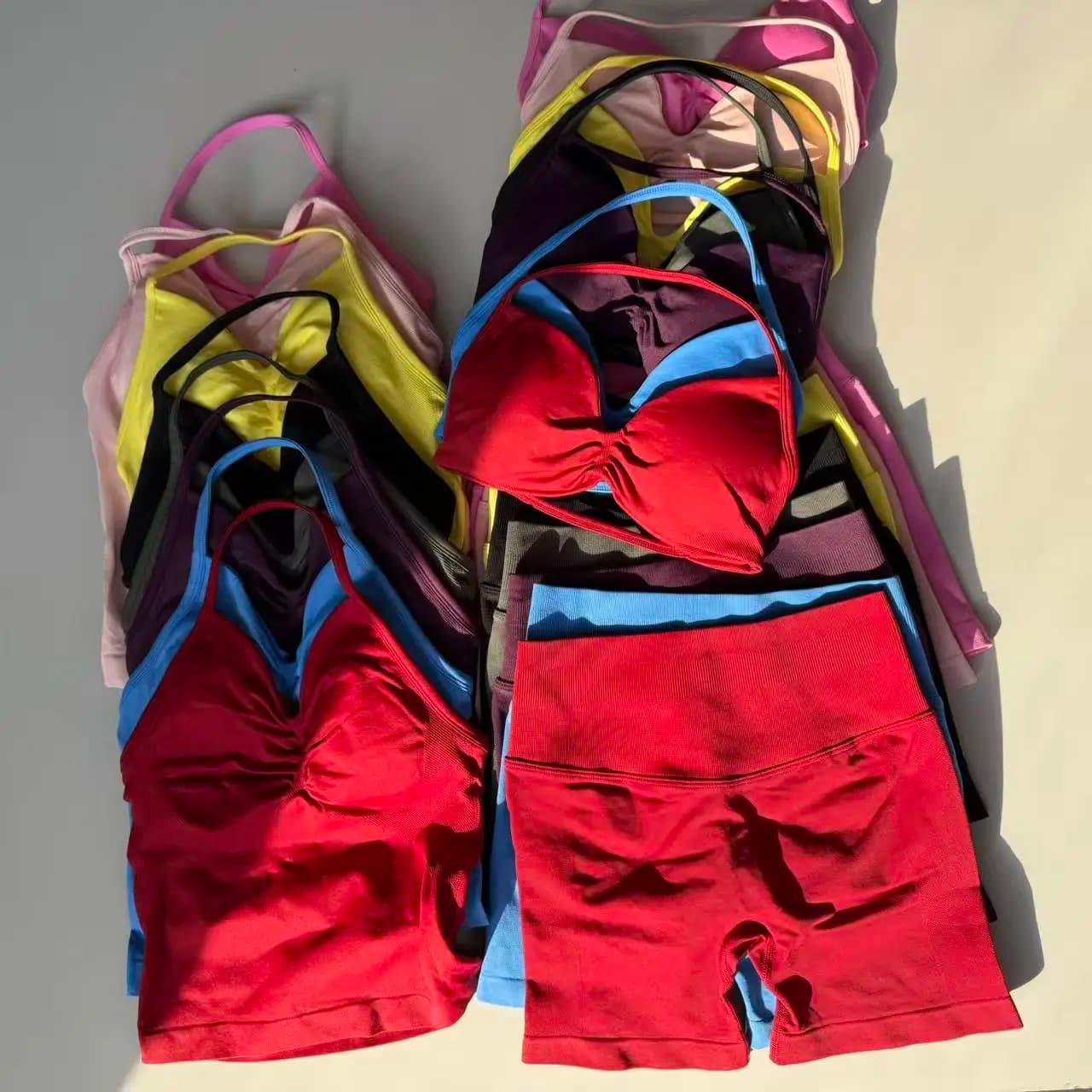 Sexy sporty outfit with American neck top, outdoor back, high waist, high waist shorts, ideal for Pilates, Yoga, Training and Fitness