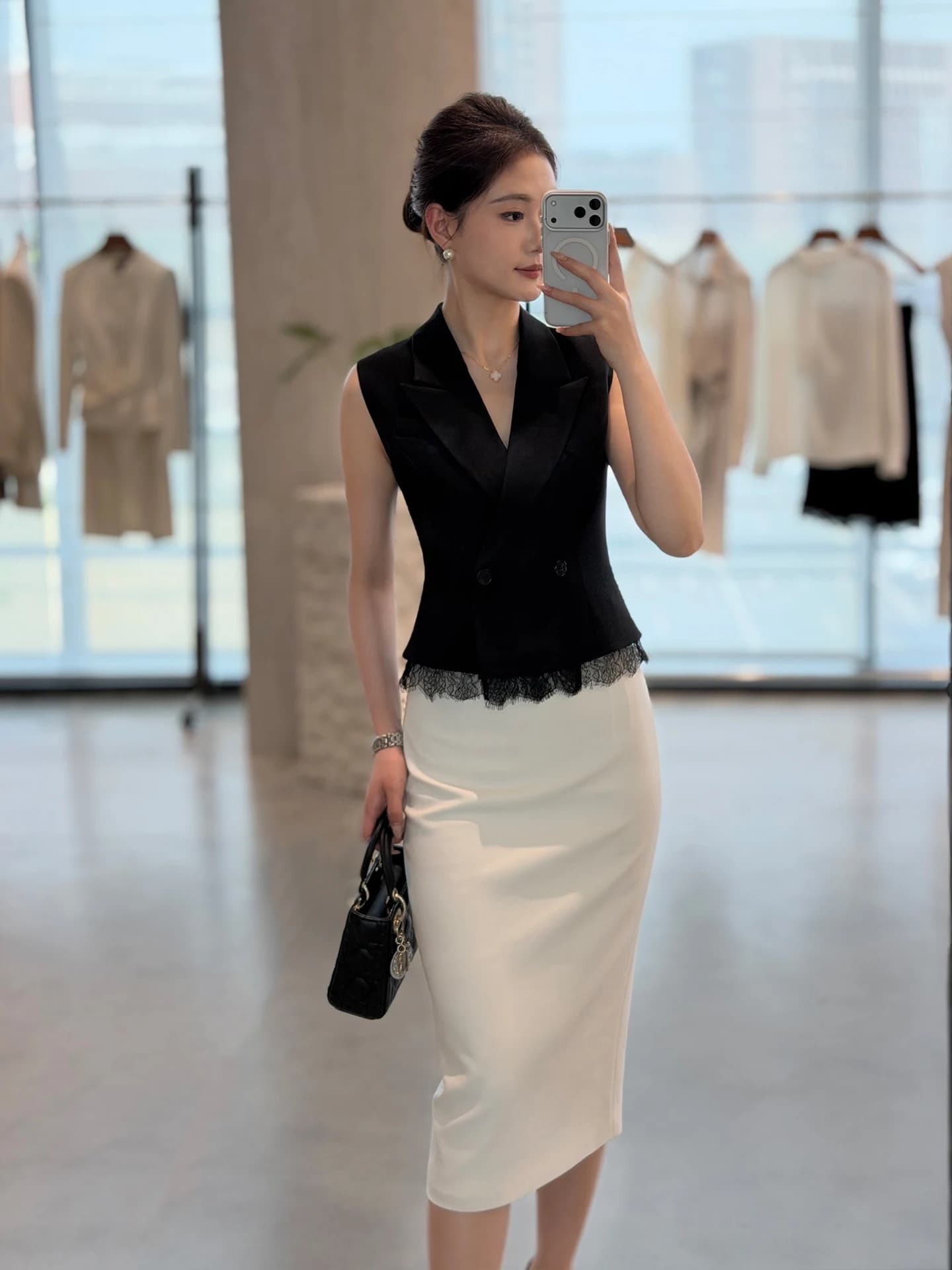 Elegante Gilet Nero con Bordo in Pizzo e Doppio Petto, Giacca Senza Maniche alla Moda da Donna con Colletto a Giacca, Lunghezza Corta in Fibra di Acetato