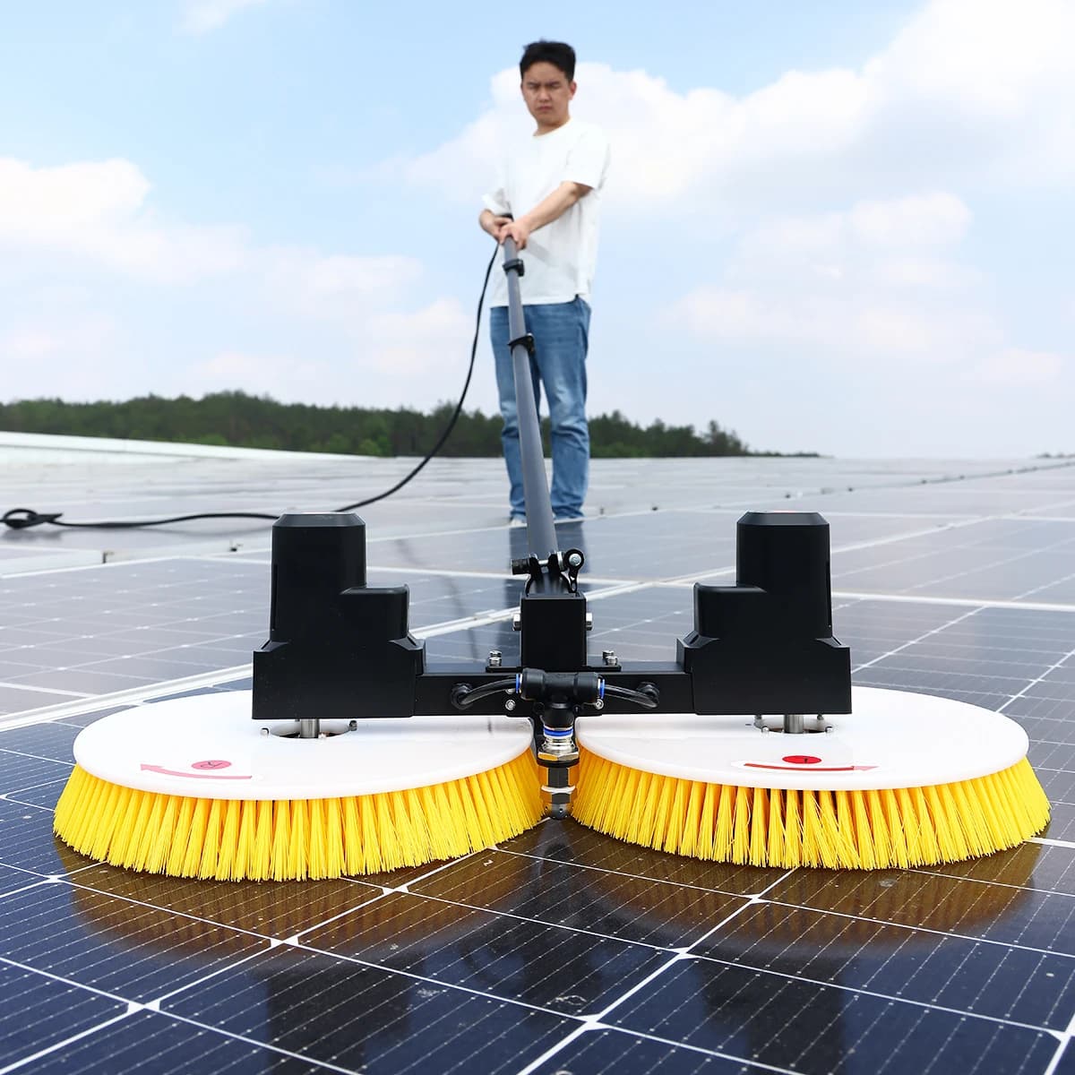 2025 Robot pulitore fotovoltaico a doppia testa Nuovo pannello solare elettrico Spazzola per pulizia Manutenzione efficiente del sistema solare