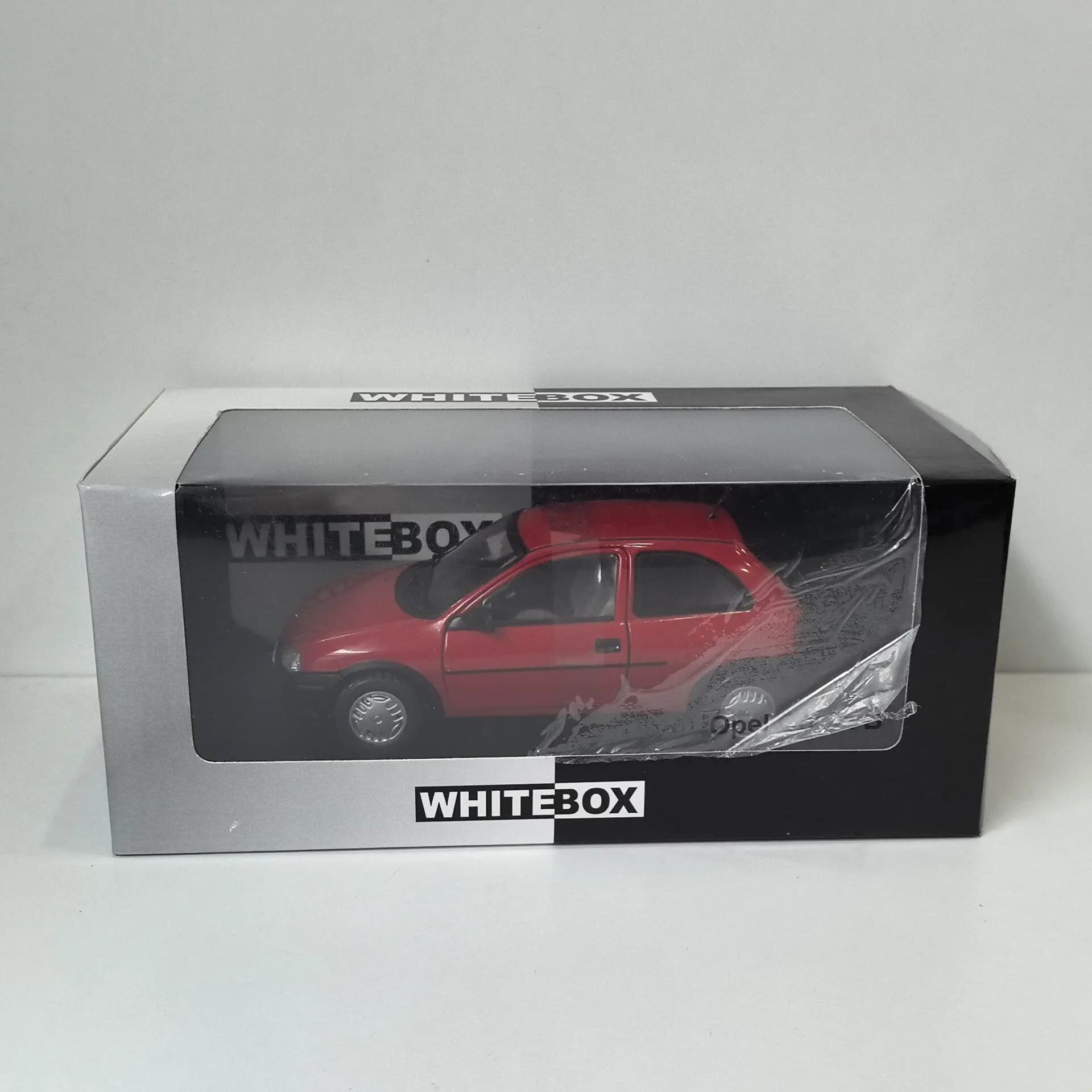 Modellino Auto in Lega WHITEBOX Scala 1/24 OPEL CORSA B X3