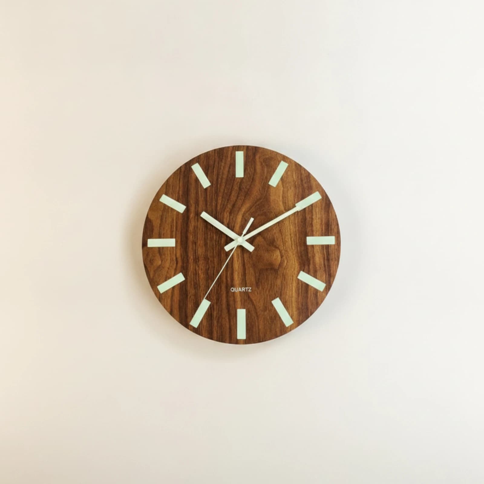 Silent Wall Clock Easy to Read Luminous Wall Clock Modern Minimalist for Students, Bedroom, Study Room