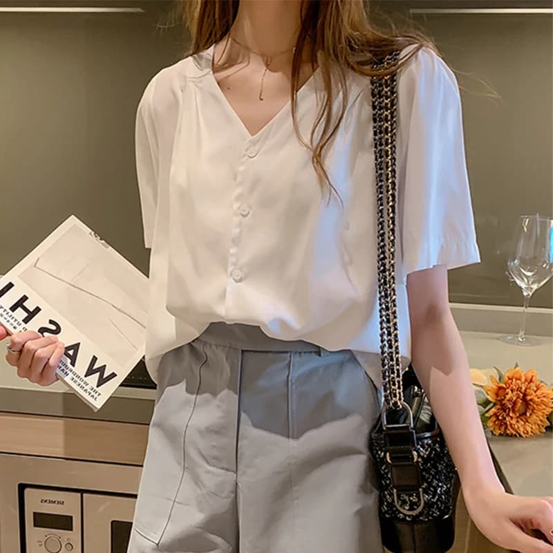 Top in chiffon da donna con scollo a V e maniche corte, nuovo stile estivo, che nasconde la pancia, maglia base alla moda con design a collo alto, camicetta.