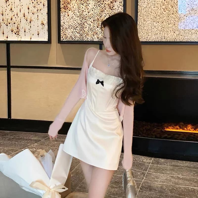 Elegante Abito in Raso con Vita Stretta a Lisca di Pesce, Stile Francese con Nodo in Vita, Gonna Corta, Sensazione Elegante, Abito Midi Senza Spalline