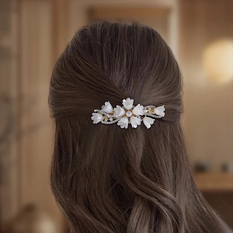 Elegante perla Giglio della valle Fermaglio a molla Fermaglio per capelli da donna Parte posteriore della testa Mezza legata Fiore Barrette Accessori per capelli alla moda