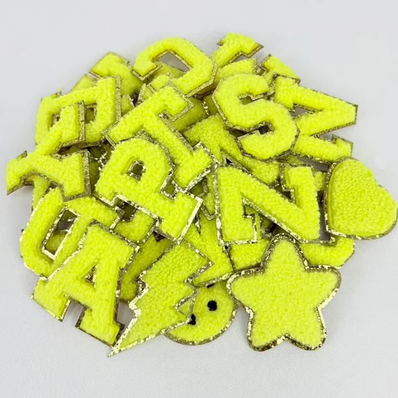 Toppe adesive con lettere gialle Toppe con alfabeto per asciugamani Toppe ricamate in ciniglia per borse per abbigliamento Giacca Stick su accessori Applique