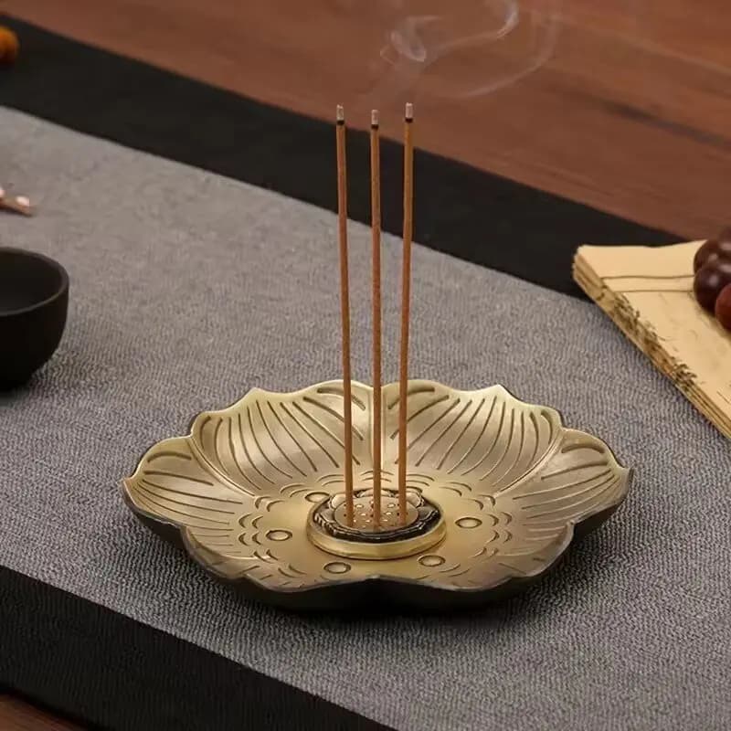 Plum Blossom Metal Incense Burner Flower Shaped Sandalwood Incense Stick Holder Craft Ornament for Yoga, Meditation Home Decor