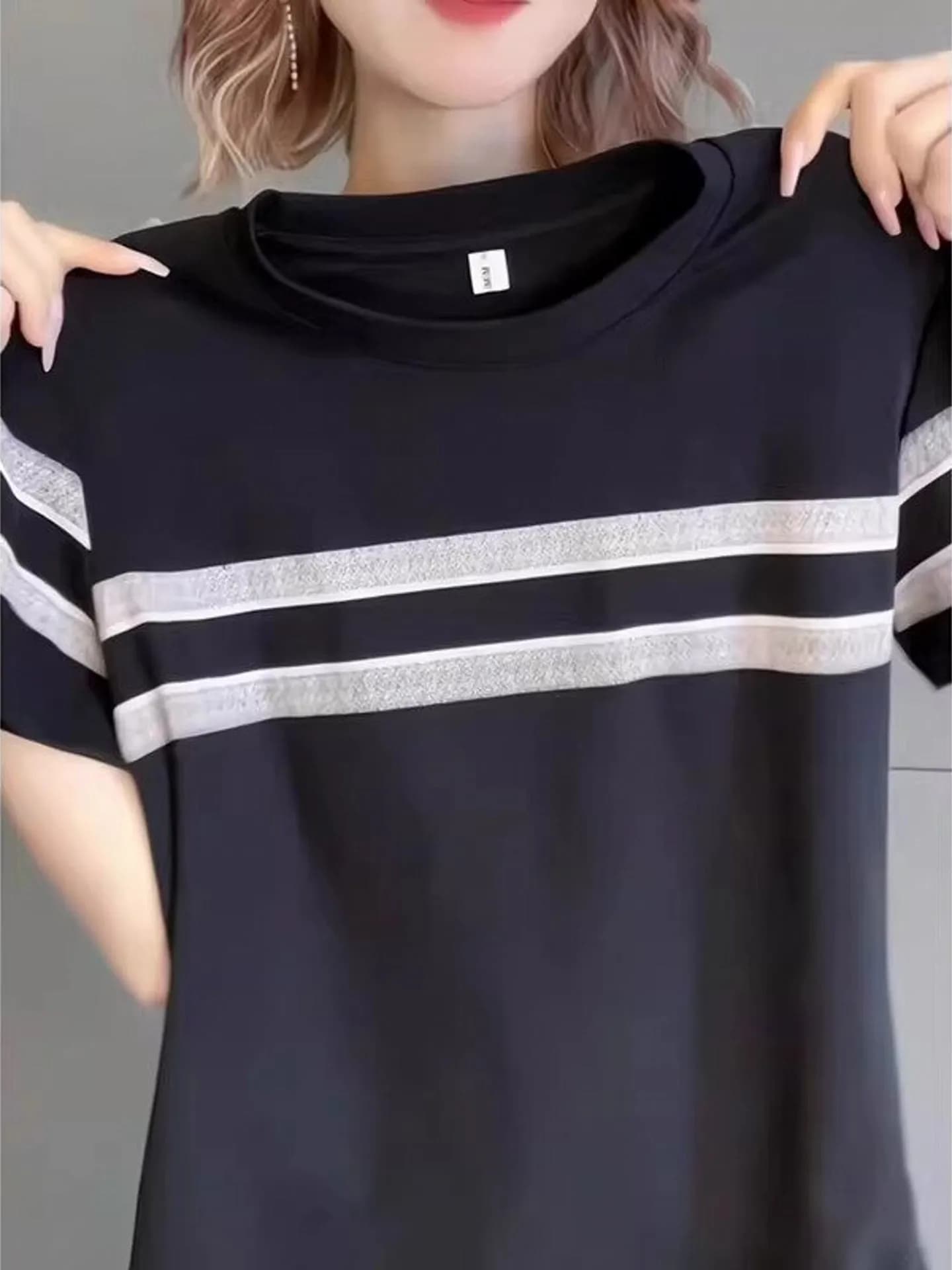 T-shirt slim fit con scollo rotondo e maniche corte, nuovo design estivo da donna, stile europeo, top alla moda e dimagrante, versione coreana