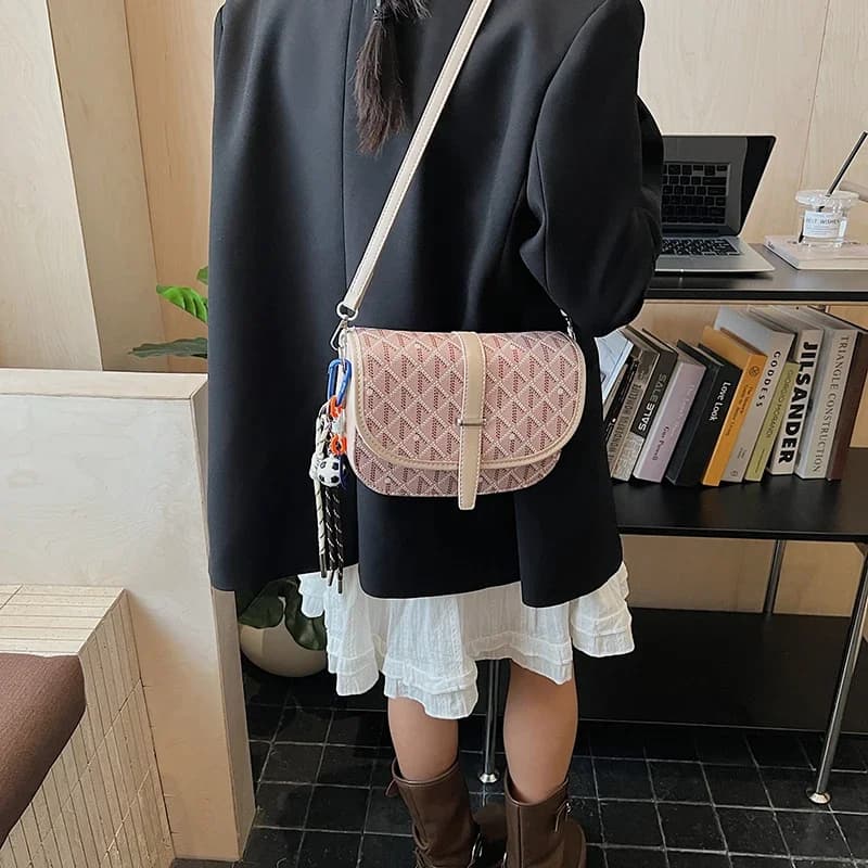 Elegante Borsa a Secchiello da Donna in Ecopelle con Chiusura a Coulisse e Dettaglio Nappa, Dimensioni Compatte per Appuntamenti e Attività all'Aperto