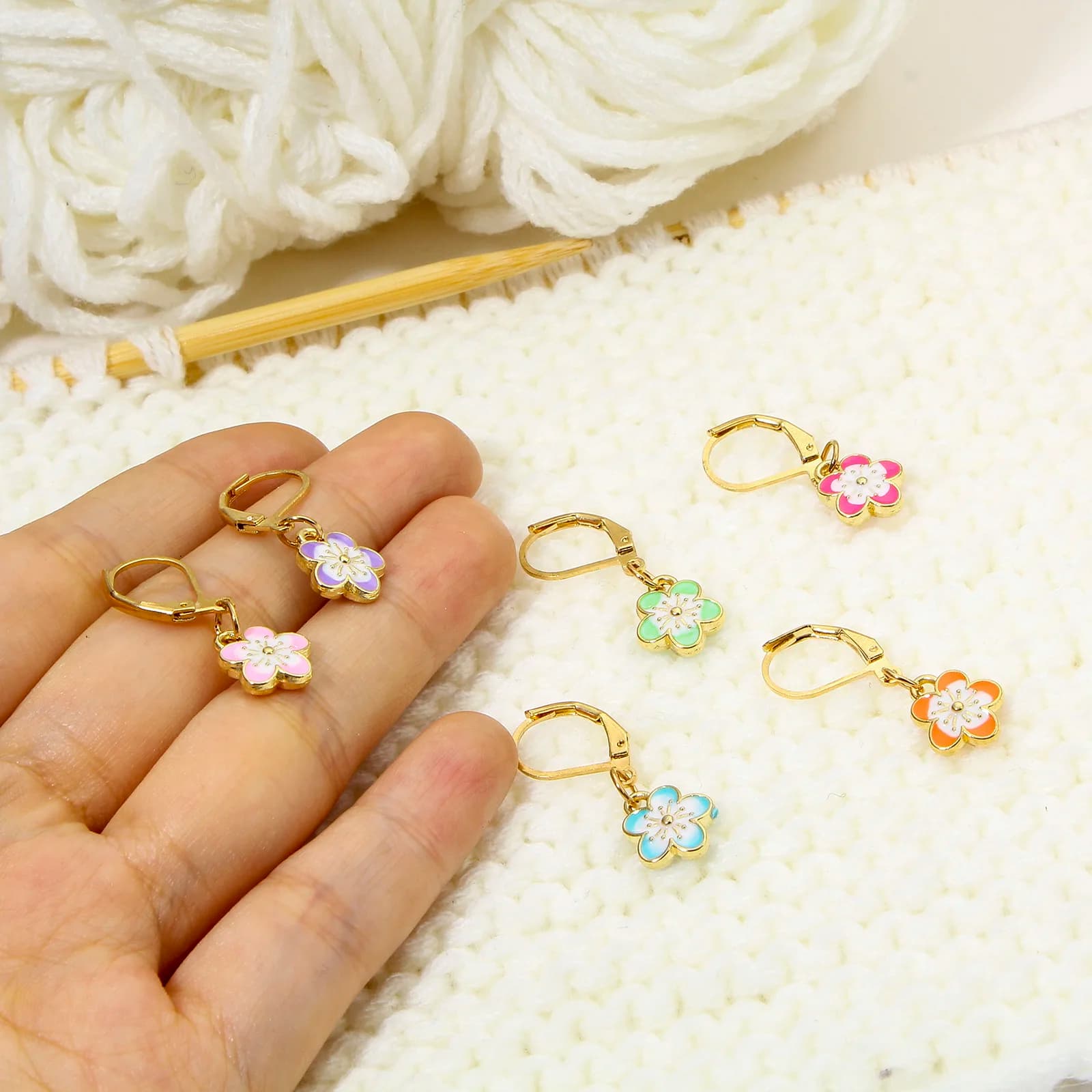 6 pz/set Marcatori Punto Per Maglieria Smalto Multicolor Sakura Fiore Crochet Fermo Per Il Mestiere FAI DA TE Ago Clip Rimovibile Strumento di Lavoro A Maglia