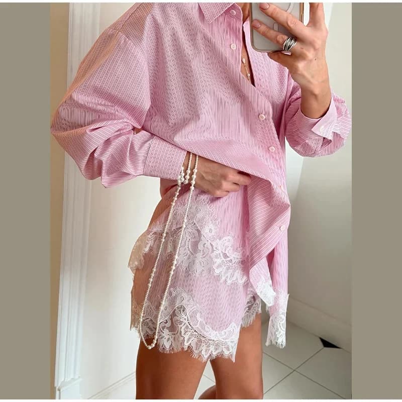Completo 2 Pezzi Estivo 2026: Camicia a Maniche Lunghe con Bordo in Pizzo e Shorts a Vita Alta - Abbigliamento Casual da Donna alla Moda con Protezione Solare