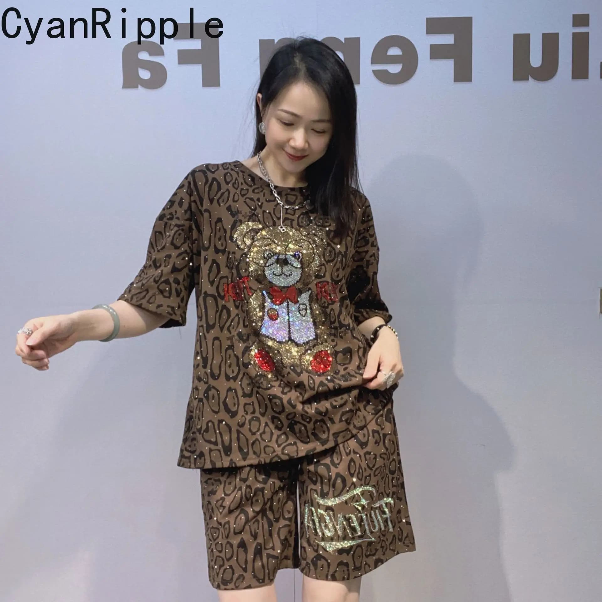 Women's suit with fashionable leopard print, new summer set with short sleeve t-shirt with rhinestones and cartoons + casual elastic waist shorts