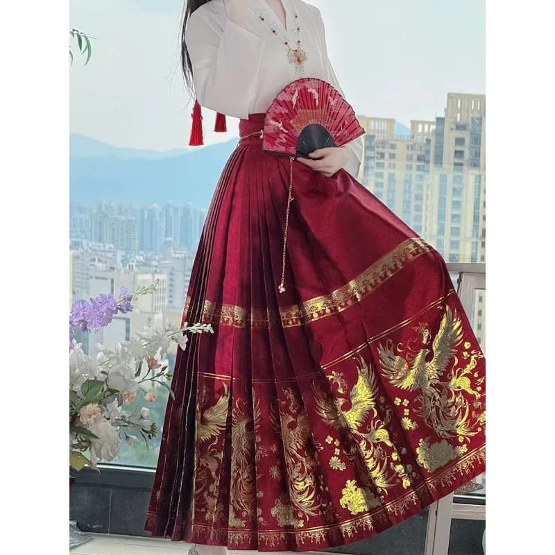Hanfu migliorato in stile nazionale, abito versatile con gonna a cavallo rosso e ricami elaborati dall'impatto artistico.