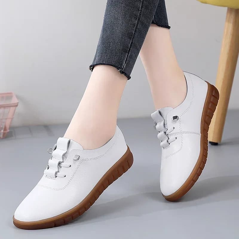 Sneakers da donna scarpe Casual mocassini firmati leggeri in pelle PU traspirante Slip on scarpe basse da donna Zapatos Mujer 2024