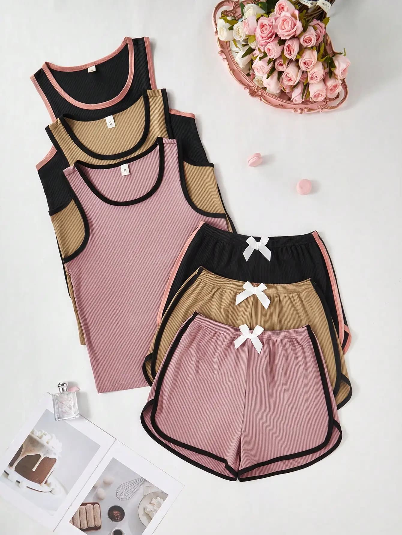Set Pigiama da Donna in 3 Pezzi: Top Senza Maniche a Costine e Pantaloncini con Finiture a Contrasto