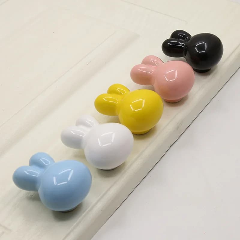 Maniglia per porta dell'armadio con coniglio simpatico cartone animato Maniglia per porta dell'armadio in ottone ceramico Armadio per camera dei bambini Maniglia colorata