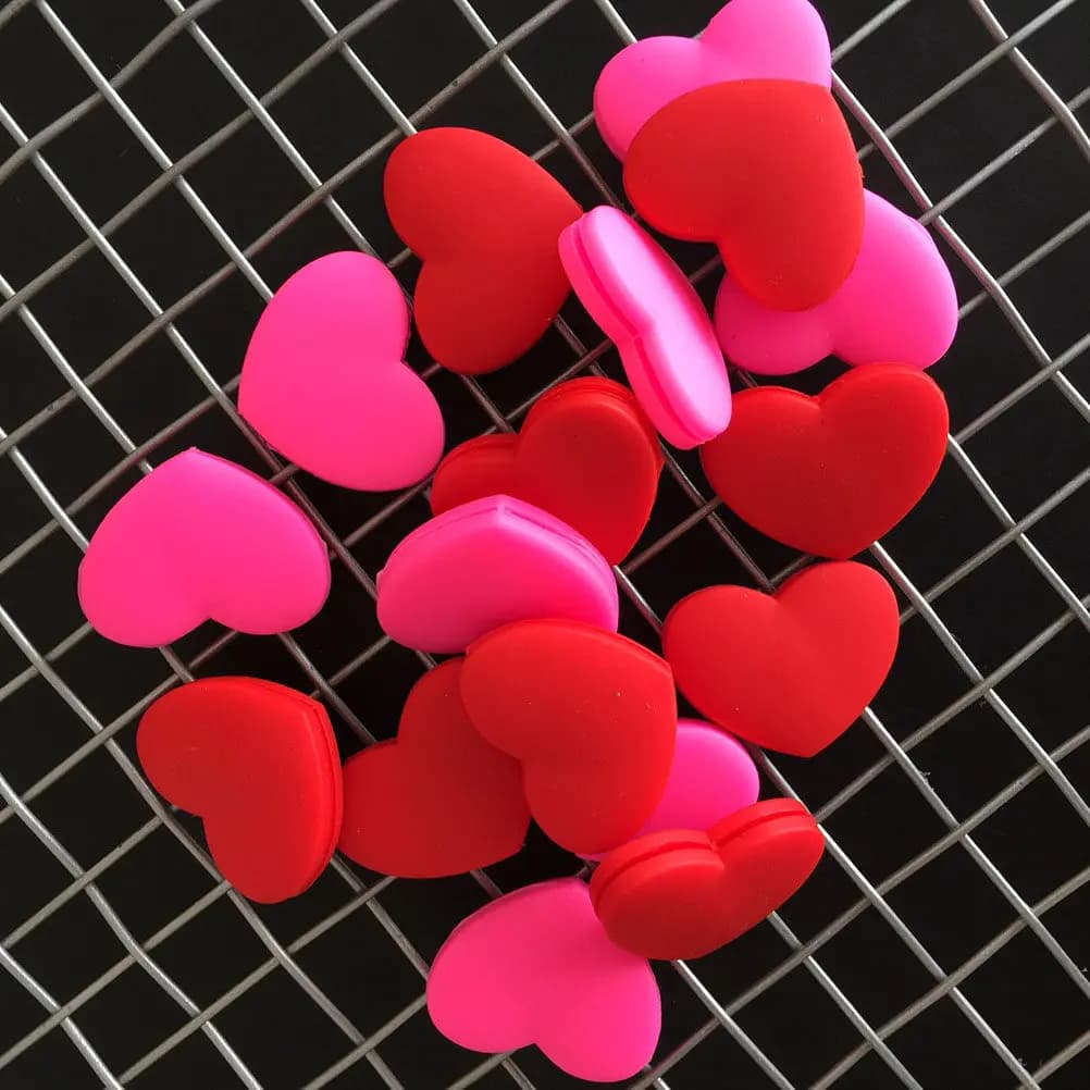 10 Pezzi Antivibranti per Racchette da Tennis in Silicone a Forma di Cuore, Assorbitori di Vibrazioni, Riducono gli Urti, Migliorano la Presa e la Precisione del Colpo, per Tutte le Racchette