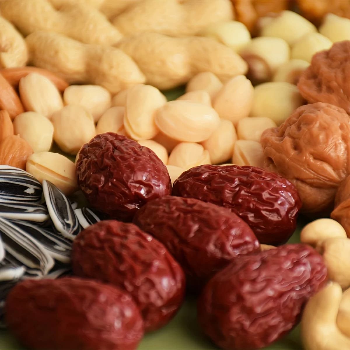 Set di noci finte da 10 pezzi - Frutta secca realistica per matrimonio: noce, giuggiola, semi di loto, noce felice per la decorazione dell'esposizione fotografica