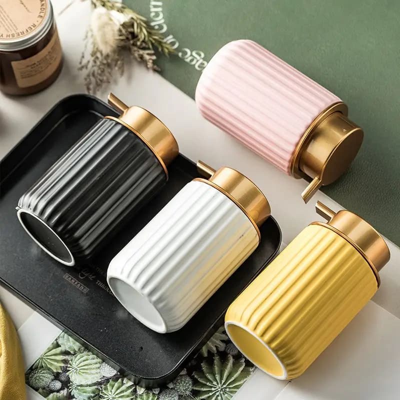 Bottiglia di schiuma per mousse in ceramica da bagno Dispenser di sapone con pressa dorata Bottiglia di shampoo da bagno Bottiglia portatile Accessori da bagno
