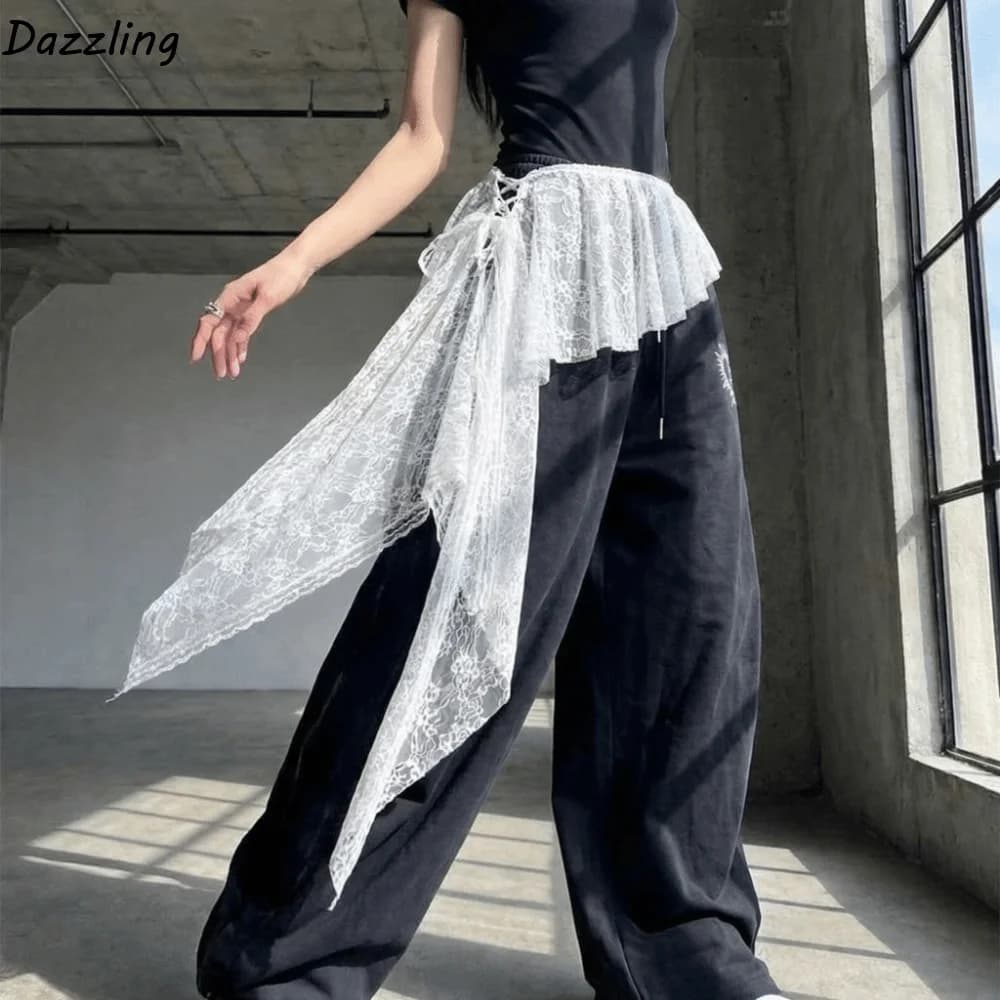 Gonna a balze ricamata con fiori, orlo irregolare, vita alta, con pizzo e balze arricciate, mini grembiule