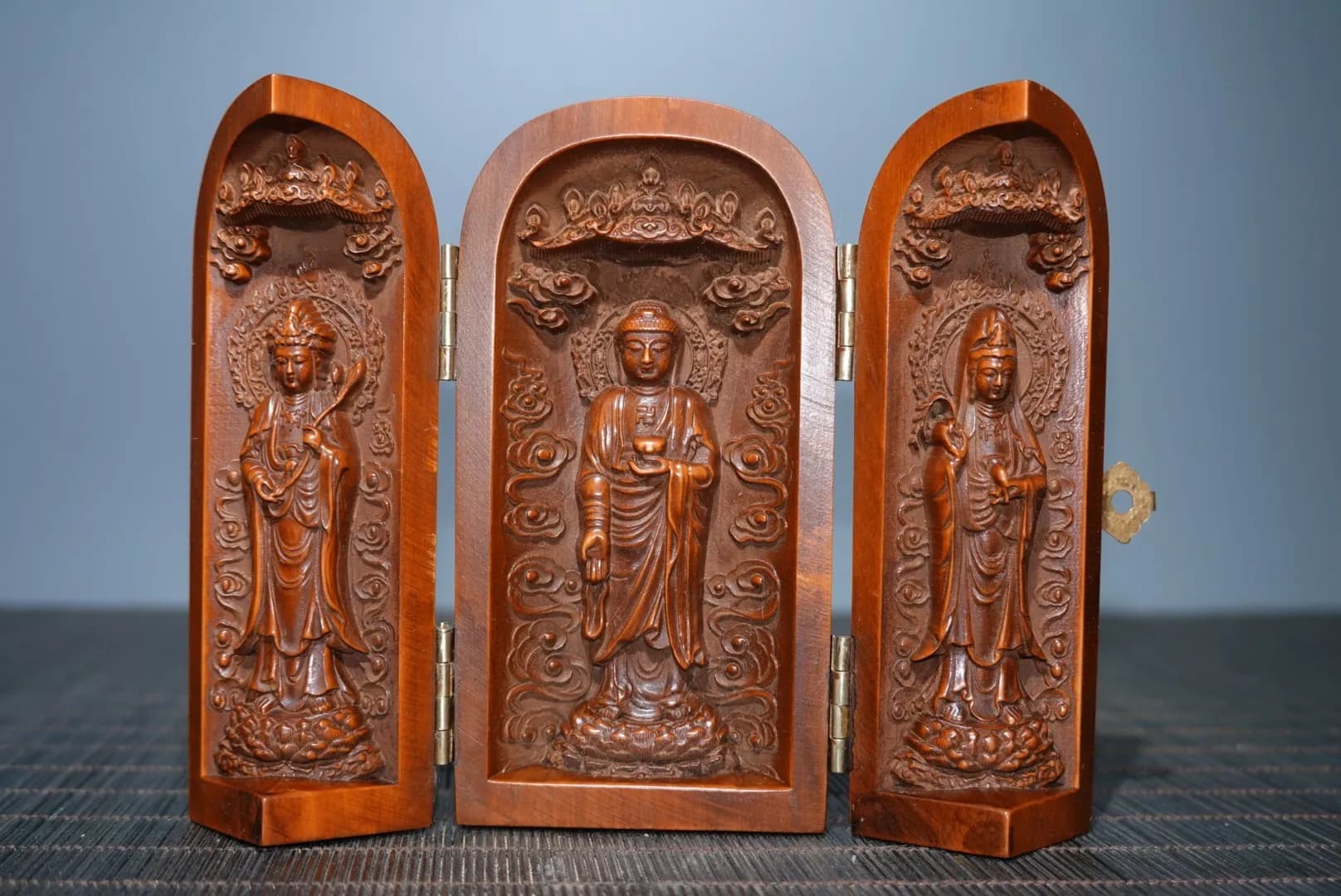 Collezione Folk 4' Folk Collection Old Boxwood Western Tripod Sitting Buddha Three-faced Buddha Triple open Box Worship Hall Town house