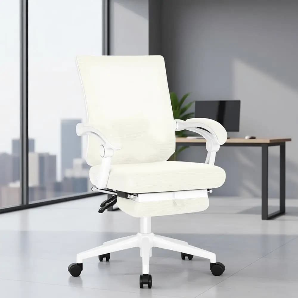 Sedia ergonomica con schienale alto con supporto lombare regolabile e poggiapiedi per un comodo uso in ufficio
