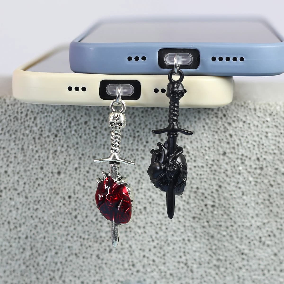 Cool 3D Demone Skull Skull Piercing Heart Phone Dust Spine Accessories Deck Suitable for iPhone Type-C Android Door Powder