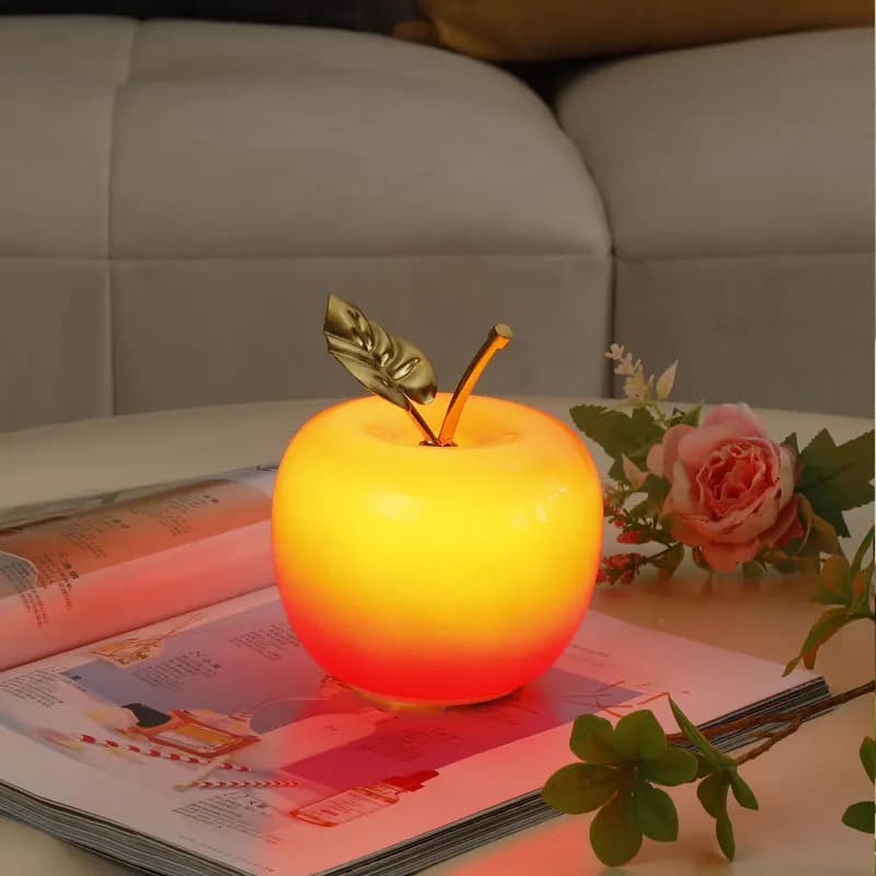 Lampada da tavolo a forma di mela con luce notturna Illuminazione ambientale Lampada da scrivania a forma di frutta Giocattolo carino come regalo per bambini per l'arredamento della camera da letto