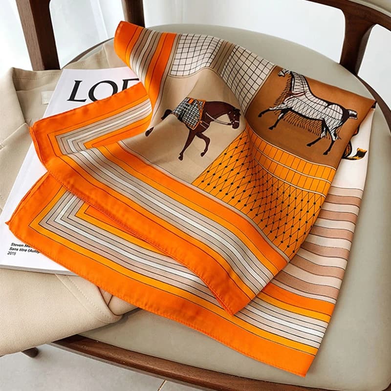 New square silk scarf with horse print Four Seasons 70x70cm Bandane with fashionable luxury sunscreen shawl Four Seasons