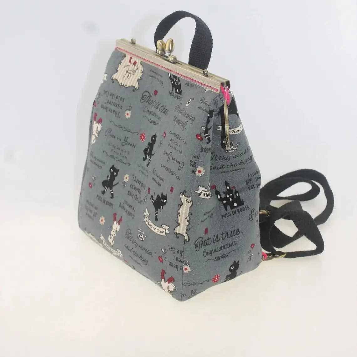 Lost In Vintage Puss in Boots di grandi dimensioni con stampa Kiss Lock Zaino convertibile o borsa a tracolla o a tracolla con metallo 23x10x20 cm