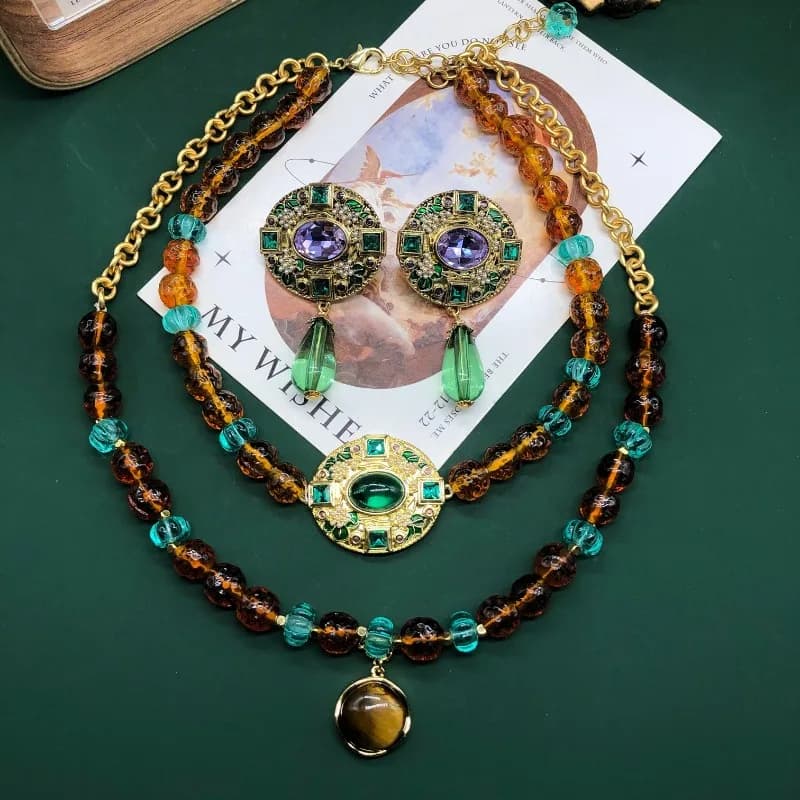 Set di Orecchini a Goccia con Diamanti in Stile Medievale e Collana con Perline Smaltate, Elegante e Versatile