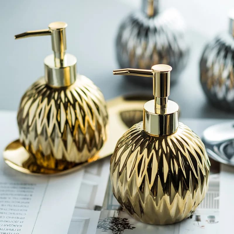 Dispenser di sapone di lusso in oro/argento con maniglia a pressione, dispenser in ceramica con vassoio in acciaio inossidabile, accessorio per il bagno