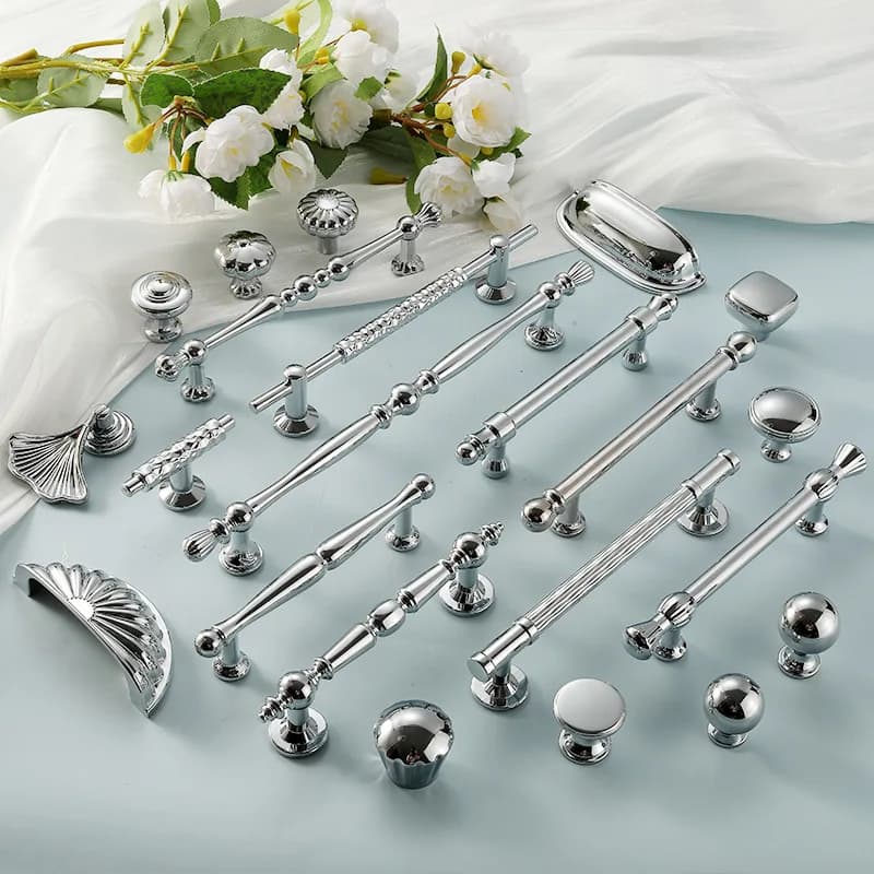 Maniglia per porta dell'armadio in argento cromato brillante Maniglia moderna e minimalista in lega di zinco per hardware per mobili con cassetti per scarpiera