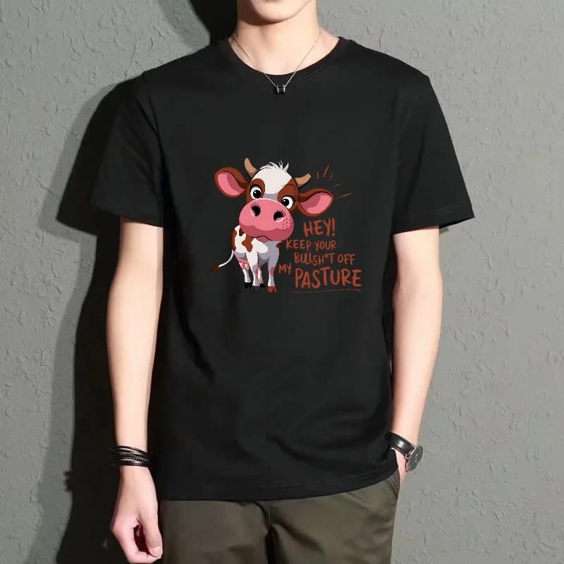 Men's Black Round-Neck Short-Sleeved T-Shirt with Cartoon Cow Print and Fun Lettering Design, Casual Loose Fit, Versatile Top for Everyday Wear