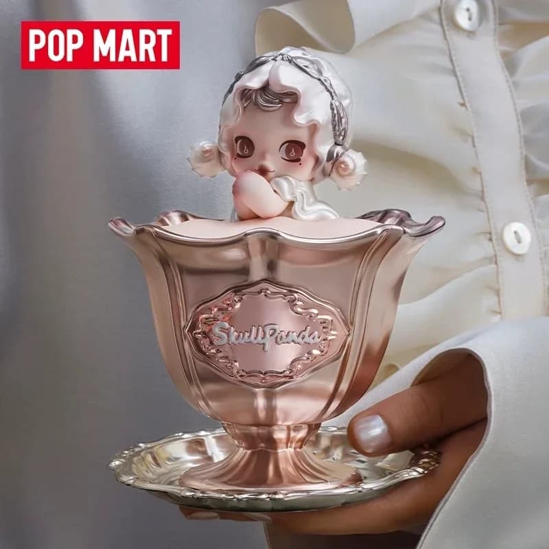 POP MART SKULLPANDA Il Partito inizia la Serie Candela profumata Scatola misteriosa Scatola cieca autentica Guess Bag Giocattoli originali Bambola Anime carino