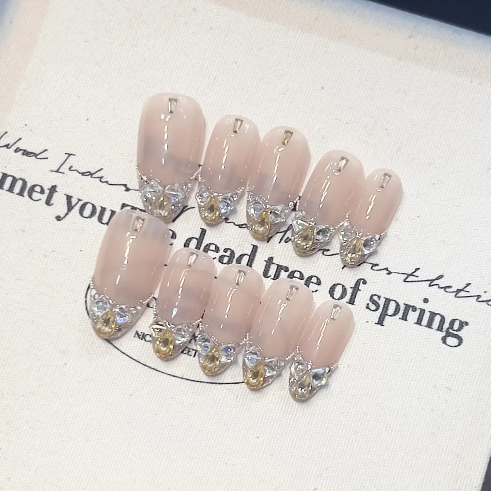 10 pezzi di mandorla occhio di gatto fiocco francese unghie finte stampa in resina sulle unghie con design del bordo della gonna per manicure fai da te per matrimoni