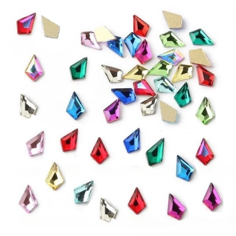 vendita all'ingrosso 4 * 6mm freccia stile INS strass per unghie con retro piatto pietre di cristallo a forma speciale per nail art decorazione personalizzata 3D