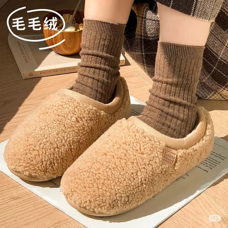 2025 hot slippers for the home of new men arrival cheap male fur loafers slip-on floor shoes for bedroom interior couples unisex