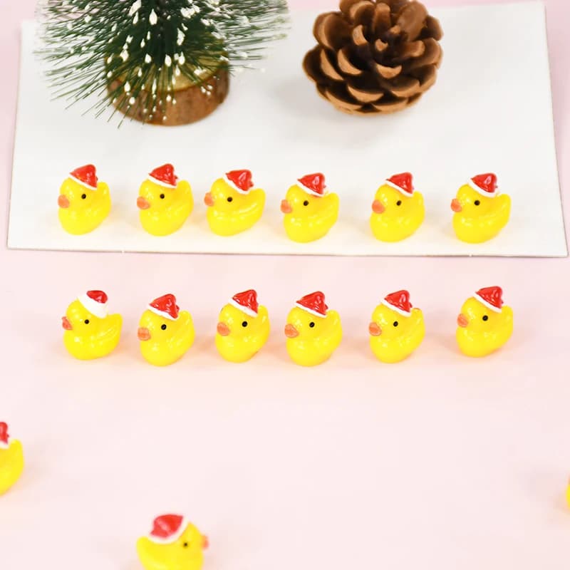 Mini anatre natalizie in resina con cappelli di Babbo Natale Albero di Natale Piccoli anatre Figurine Natale Fata Giardino Casa delle bambole Piante in vaso Decori